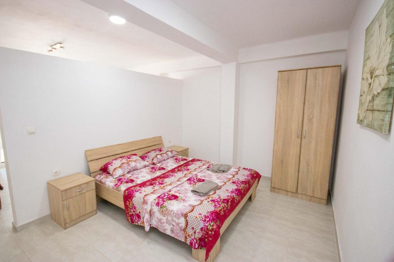 Apartments Sun With Sea View Dobra Voda Buitenkant foto
